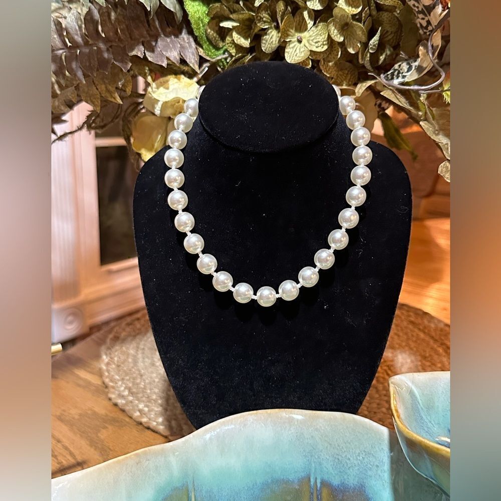 Beautiful Glass Pearls 14” Strand - Picture 2 of 4